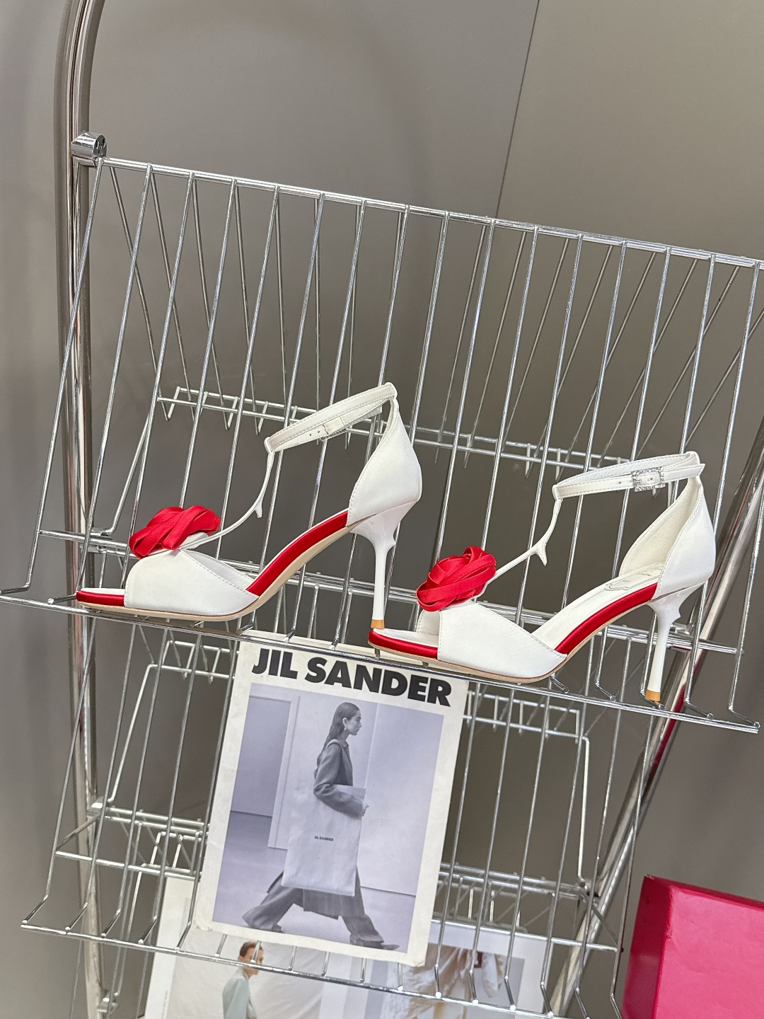 Roger Vivier罗杰·维维亚2026春夏最新款时装鞋超多明星网红种草 经典的尖头设计 玫瑰花扣装