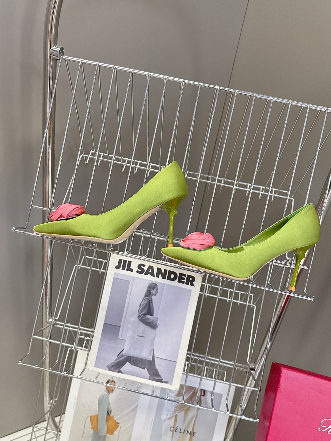 Roger Vivier罗杰·维维亚2026春夏最新款时装鞋超多明星网红种草 经典的尖头设计 玫瑰花扣装