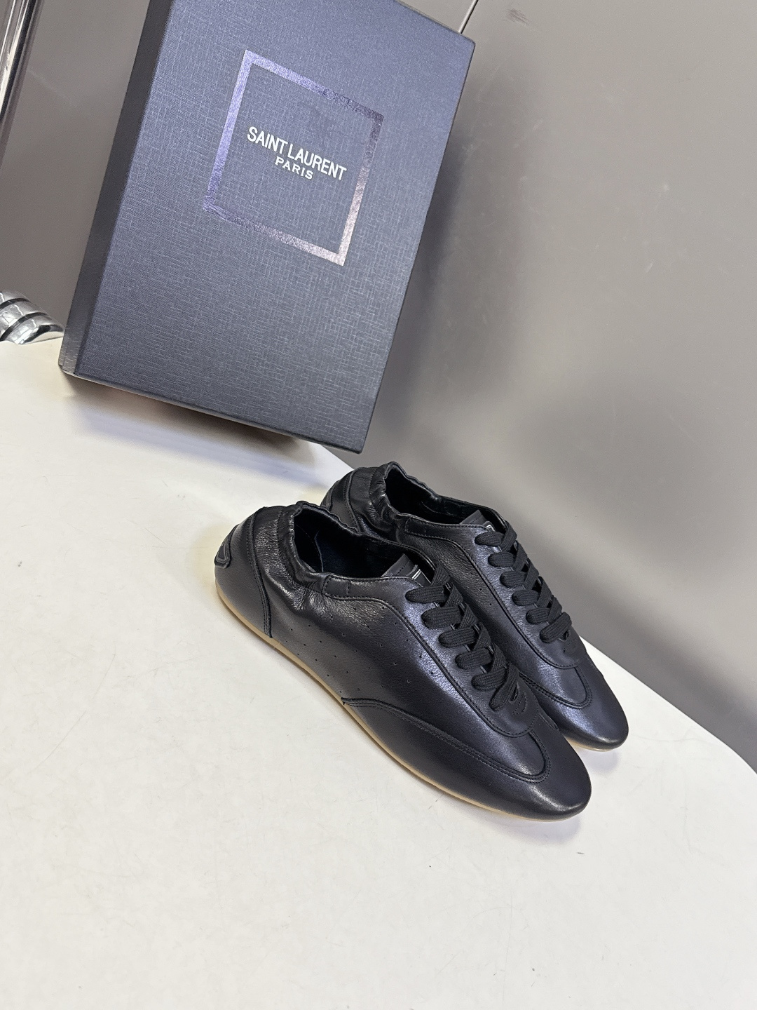 SAINT LAURENT圣罗兰最新款休闲鞋 薄底鞋 超多明星时尚博主种草 朴彩英rose同款 简约的设