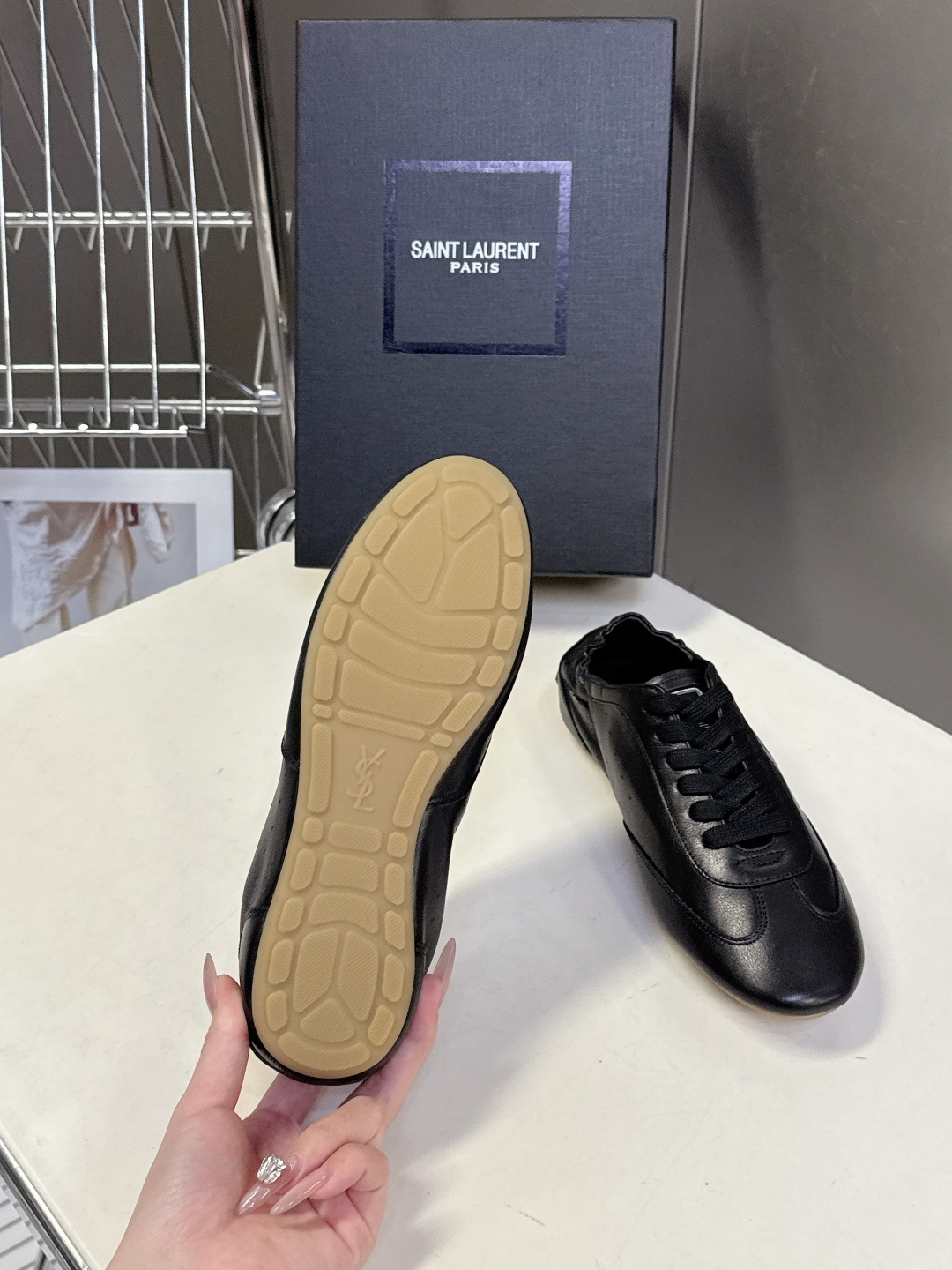 SAINT LAURENT圣罗兰最新款休闲鞋 薄底鞋 超多明星时尚博主种草 朴彩英rose同款 简约的设