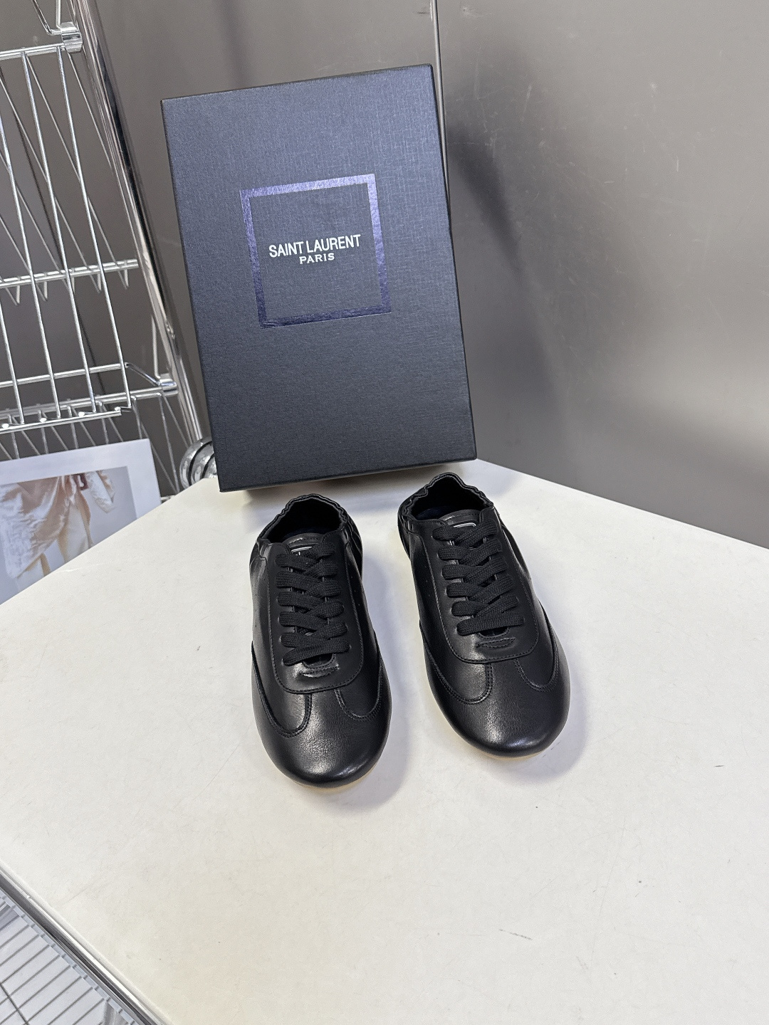SAINT LAURENT圣罗兰最新款休闲鞋 薄底鞋 超多明星时尚博主种草 朴彩英rose同款 简约的设