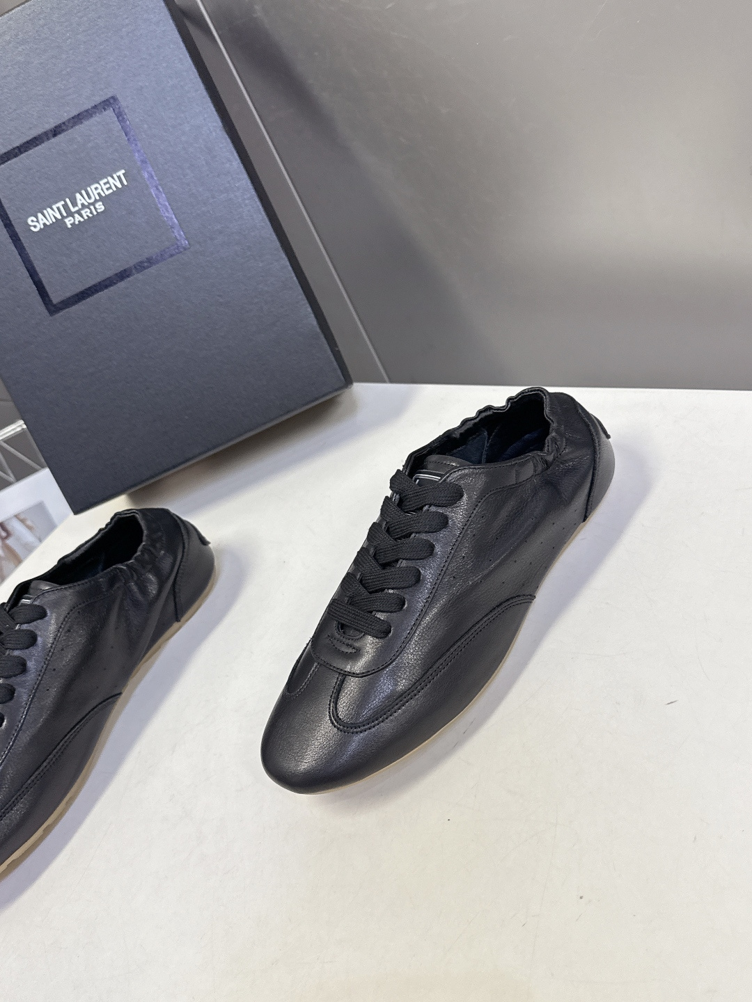 SAINT LAURENT圣罗兰最新款休闲鞋 薄底鞋 超多明星时尚博主种草 朴彩英rose同款 简约的设