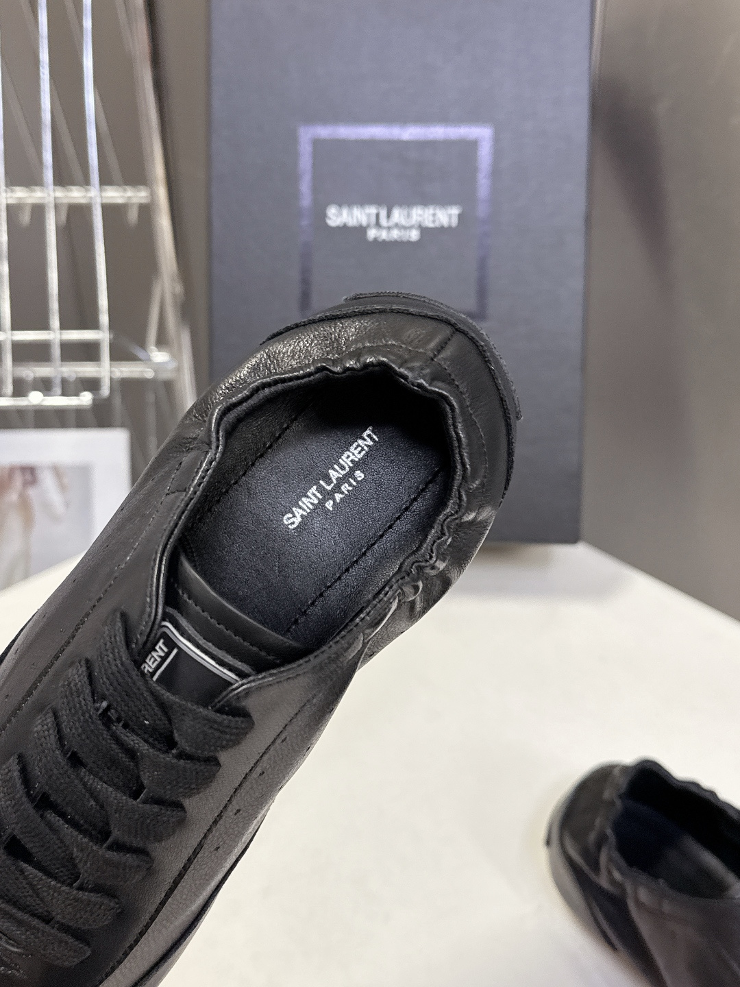 SAINT LAURENT圣罗兰最新款休闲鞋 薄底鞋 超多明星时尚博主种草 朴彩英rose同款 简约的设