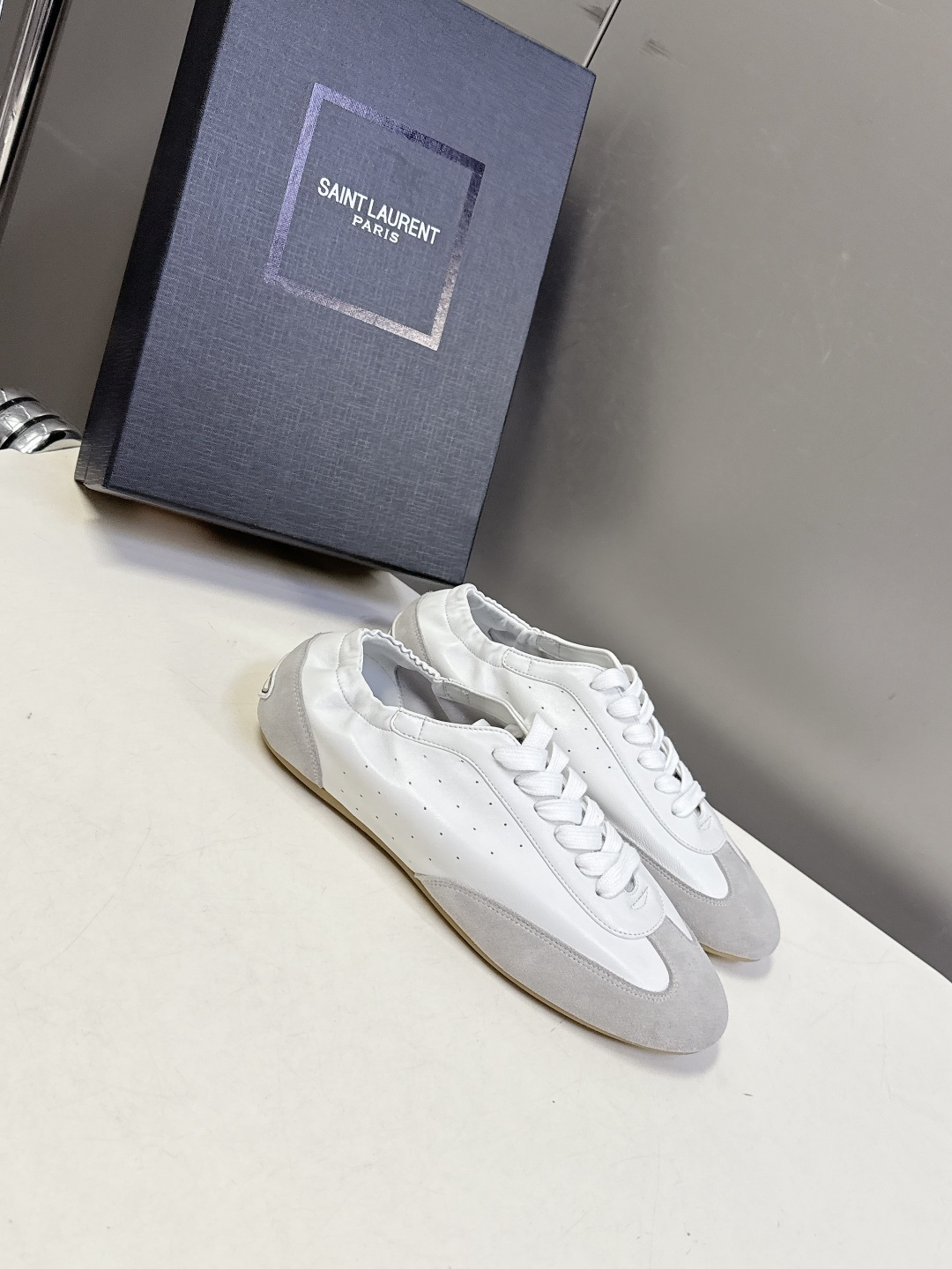 SAINT LAURENT圣罗兰最新款休闲鞋 薄底鞋 超多明星时尚博主种草 朴彩英rose同款 简约的设