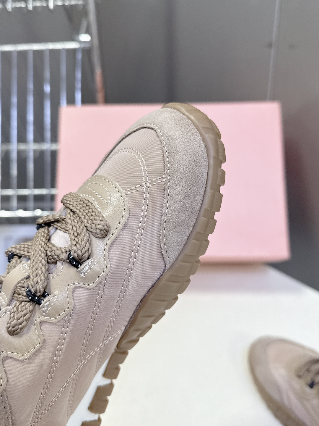 MiuMiu缪缪春夏秀款 饼干鞋 阿甘鞋休闲运动鞋专柜RMB9000购入开发 miumiu最新爆款 前卫