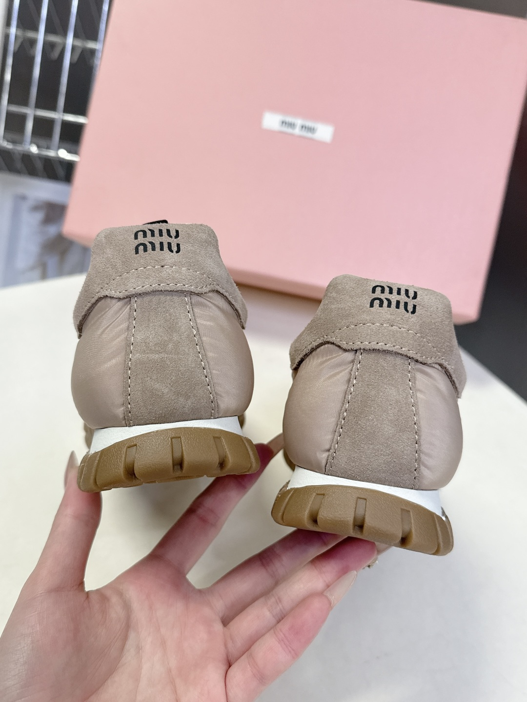 MiuMiu缪缪春夏秀款 饼干鞋 阿甘鞋休闲运动鞋专柜RMB9000购入开发 miumiu最新爆款 前卫