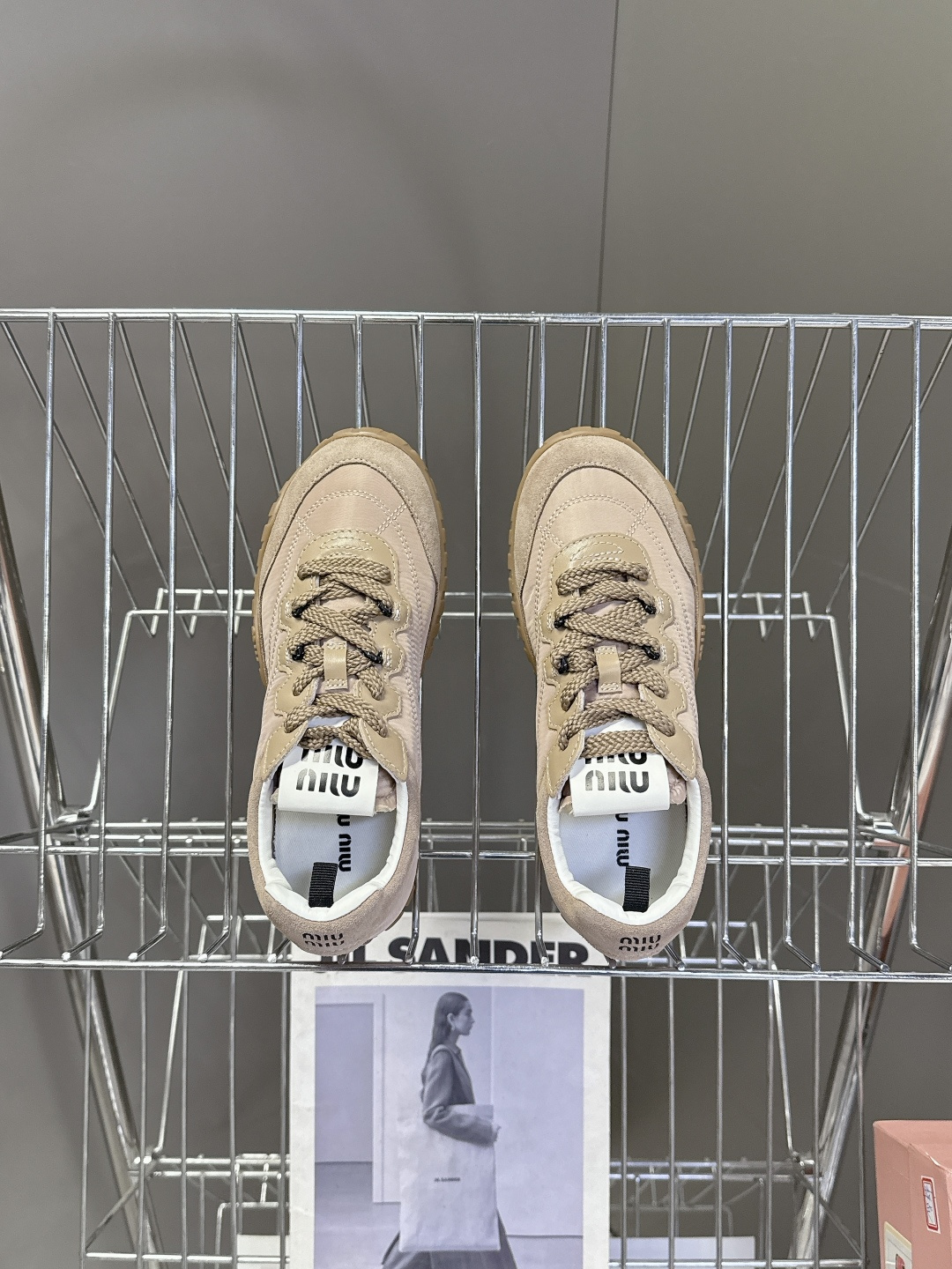 MiuMiu缪缪春夏秀款 饼干鞋 阿甘鞋休闲运动鞋专柜RMB9000购入开发 miumiu最新爆款 前卫