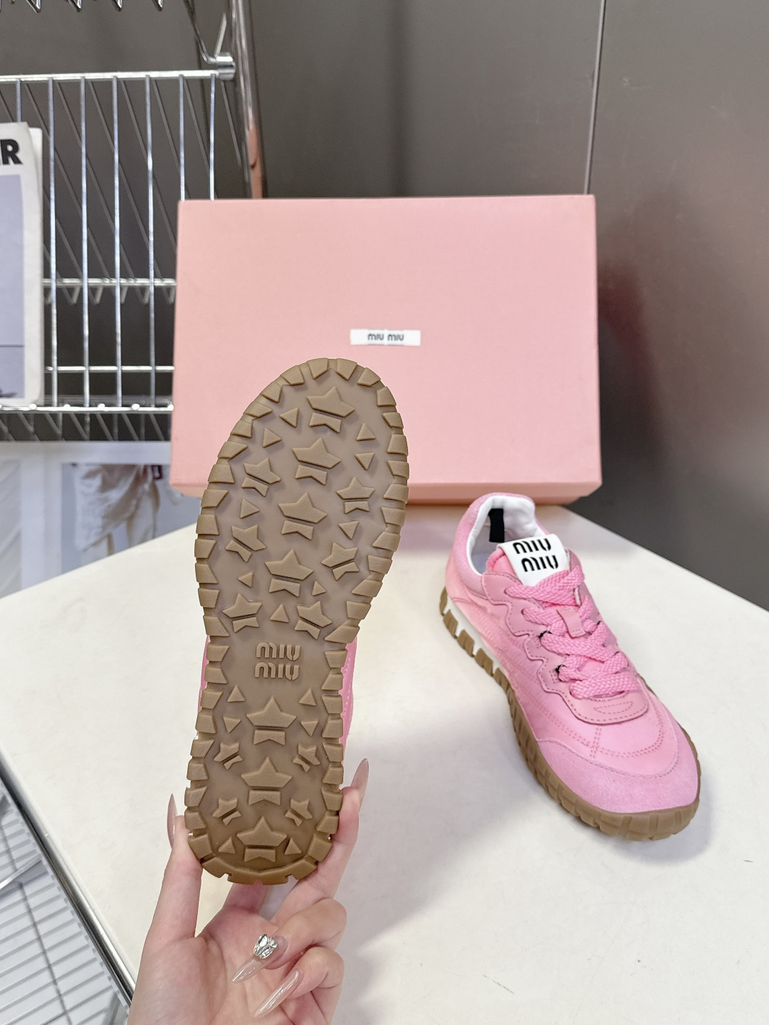 MiuMiu缪缪春夏秀款 饼干鞋 阿甘鞋休闲运动鞋专柜RMB9000购入开发 miumiu最新爆款 前卫