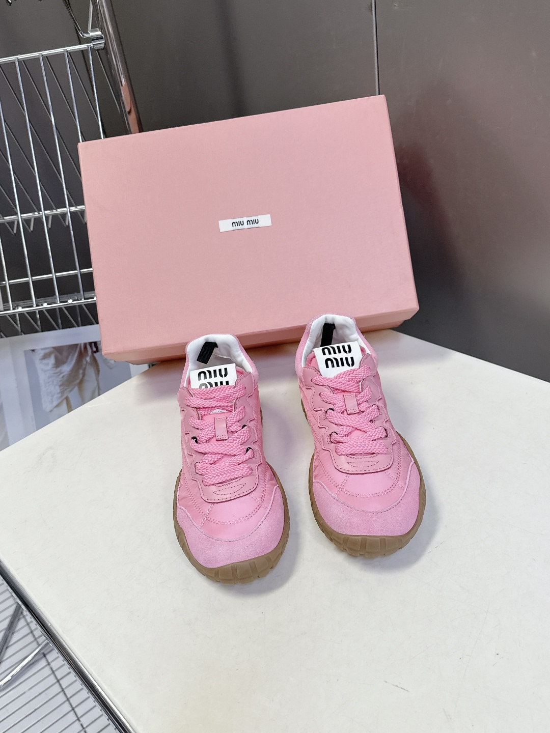 MiuMiu缪缪春夏秀款 饼干鞋 阿甘鞋休闲运动鞋专柜RMB9000购入开发 miumiu最新爆款 前卫