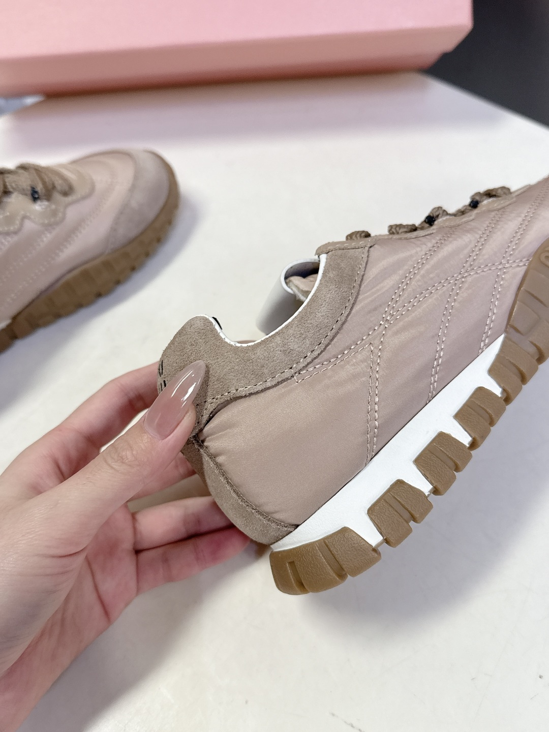 MiuMiu缪缪春夏秀款 饼干鞋 阿甘鞋休闲运动鞋专柜RMB9000购入开发 miumiu最新爆款 前卫