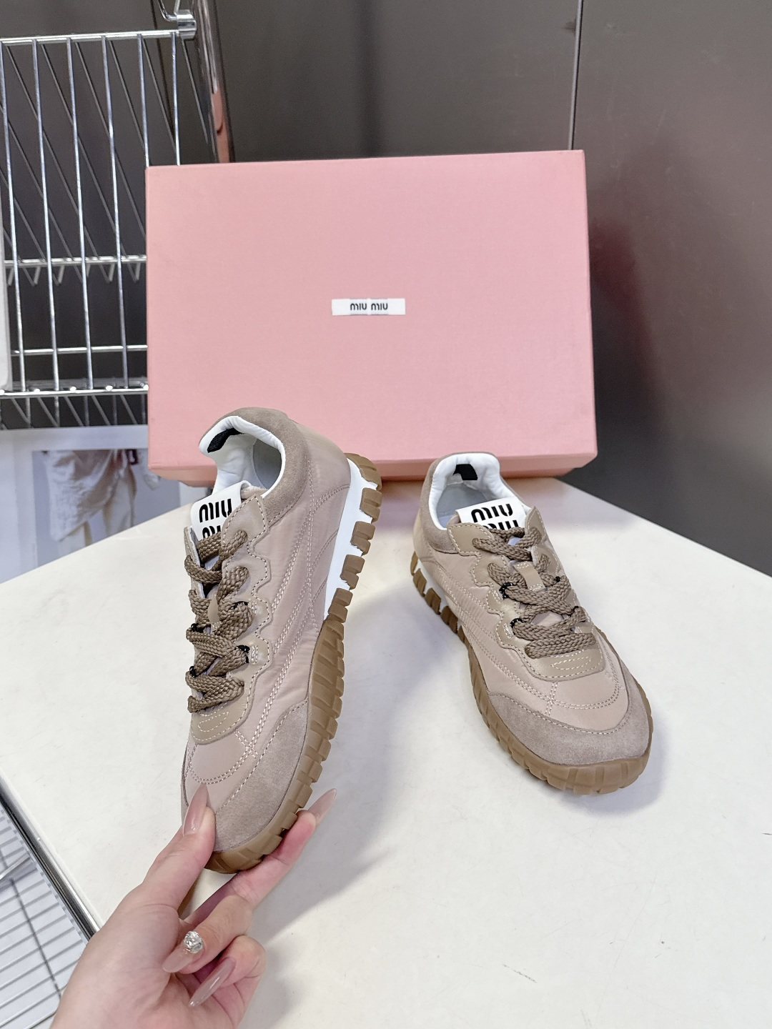 MiuMiu缪缪春夏秀款 饼干鞋 阿甘鞋休闲运动鞋专柜RMB9000购入开发 miumiu最新爆款 前卫