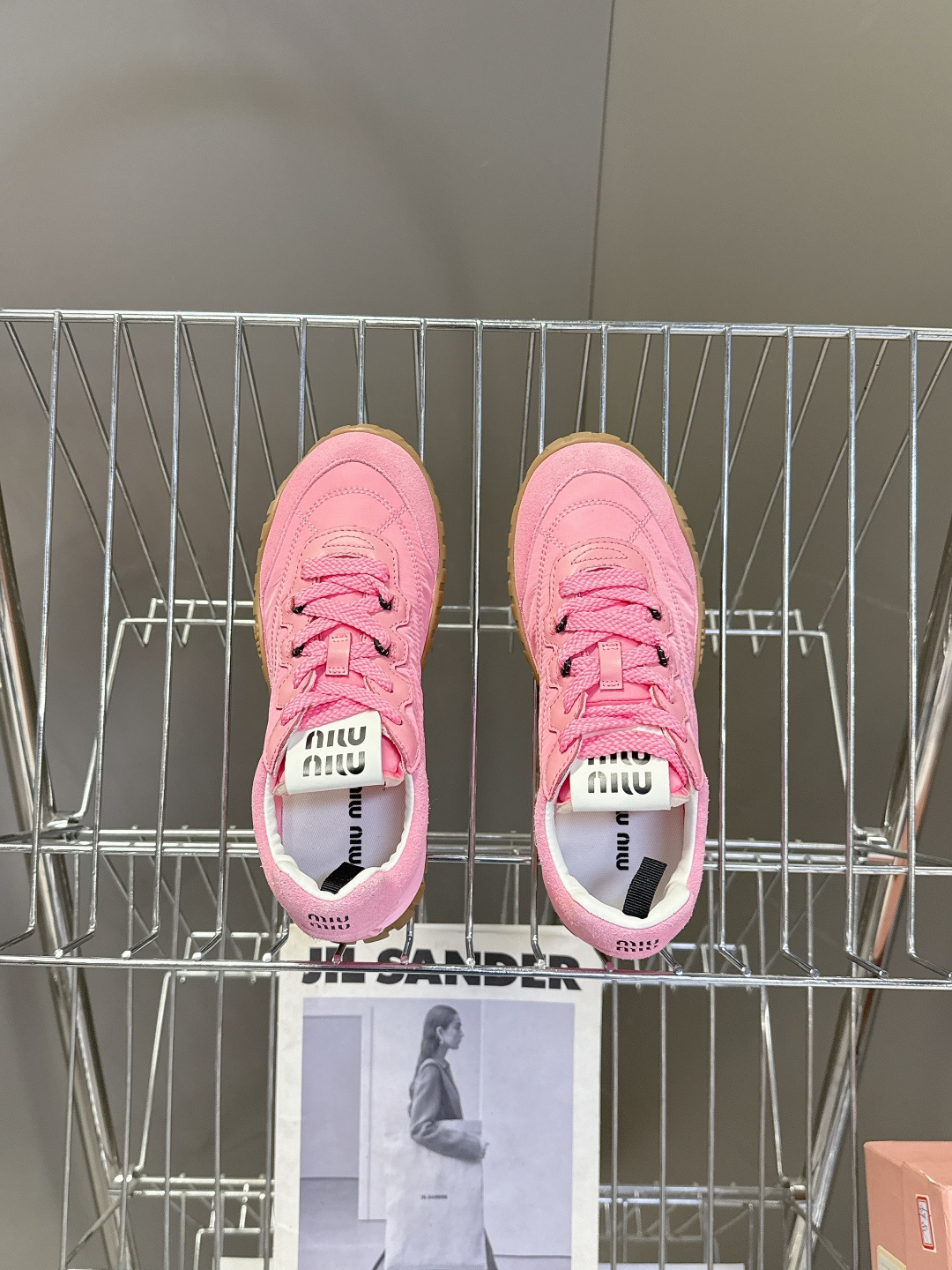 MiuMiu缪缪春夏秀款 饼干鞋 阿甘鞋休闲运动鞋专柜RMB9000购入开发 miumiu最新爆款 前卫