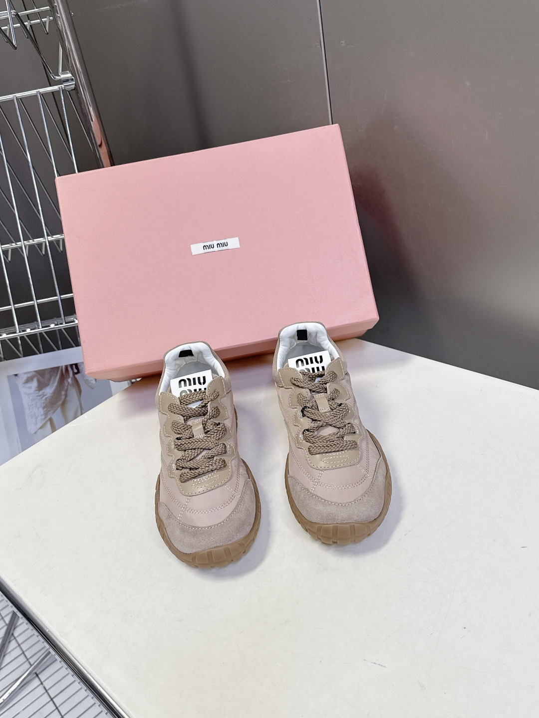 MiuMiu缪缪春夏秀款 饼干鞋 阿甘鞋休闲运动鞋专柜RMB9000购入开发 miumiu最新爆款 前卫