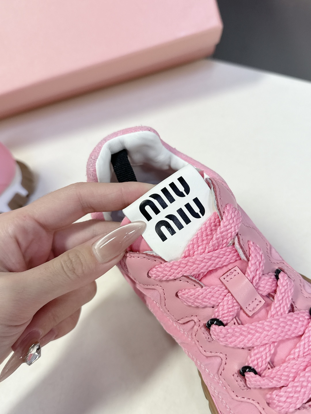 MiuMiu缪缪春夏秀款 饼干鞋 阿甘鞋休闲运动鞋专柜RMB9000购入开发 miumiu最新爆款 前卫