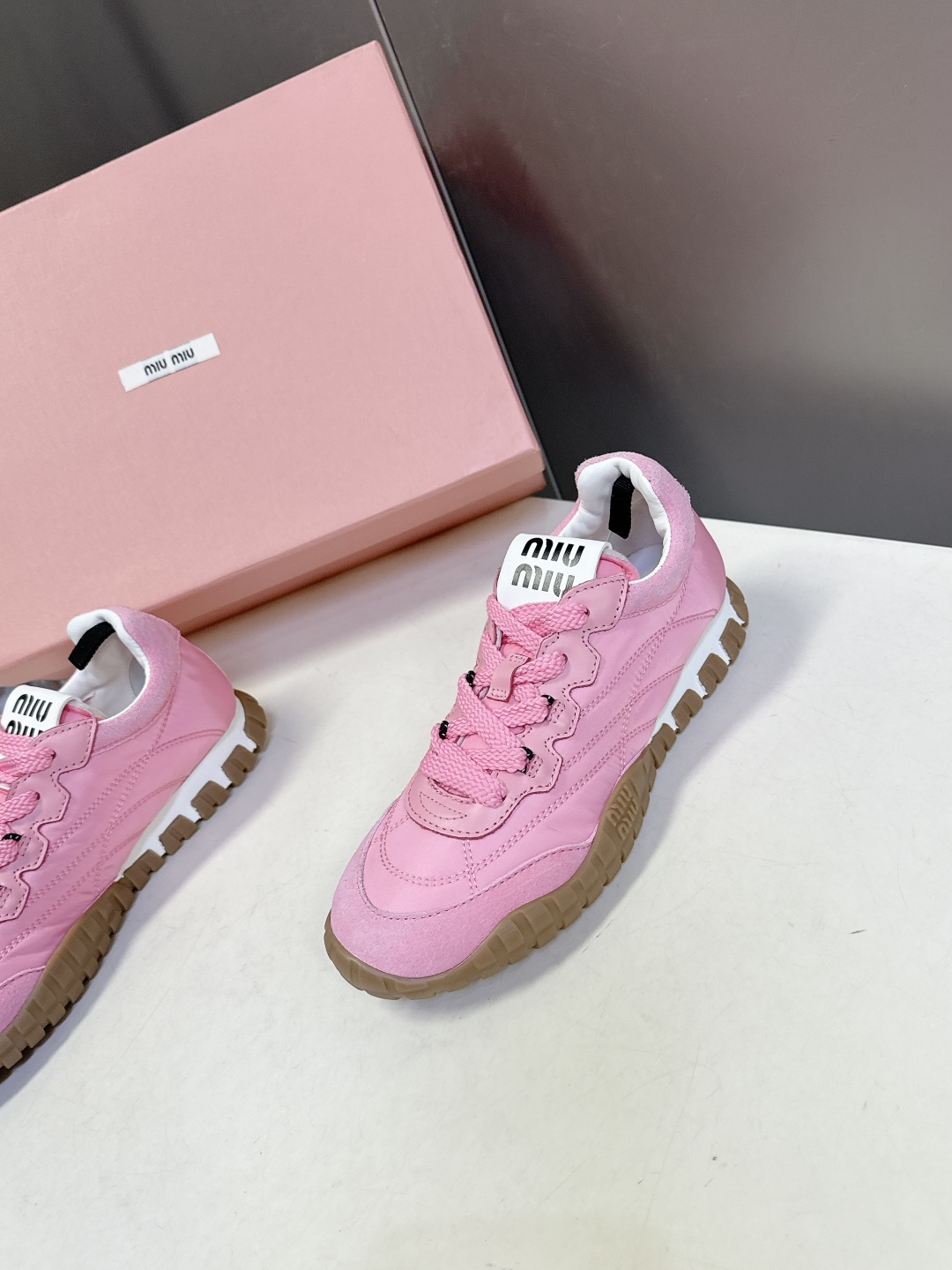 MiuMiu缪缪春夏秀款 饼干鞋 阿甘鞋休闲运动鞋专柜RMB9000购入开发 miumiu最新爆款 前卫