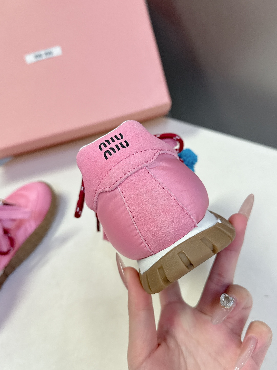 带扣子 MiuMiu缪缪春夏秀款 饼干鞋 阿甘鞋休闲运动鞋专柜RMB9000购入开发 miumiu最新爆