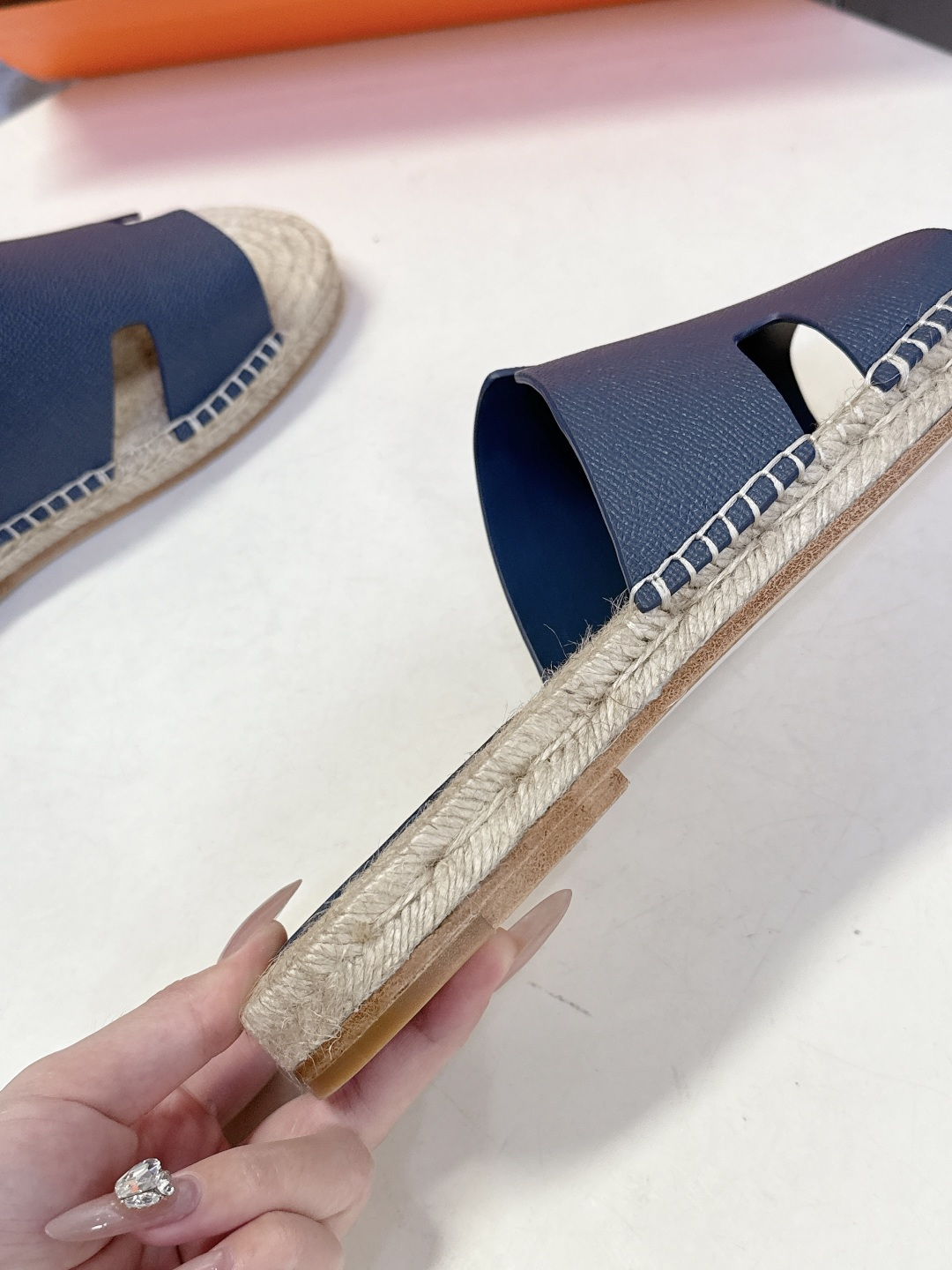 HERMES爱马仕春夏最新情侣款Antigua草编鞋 H拖鞋 超多明星网红种草 夏天必备 麂皮山羊皮草编