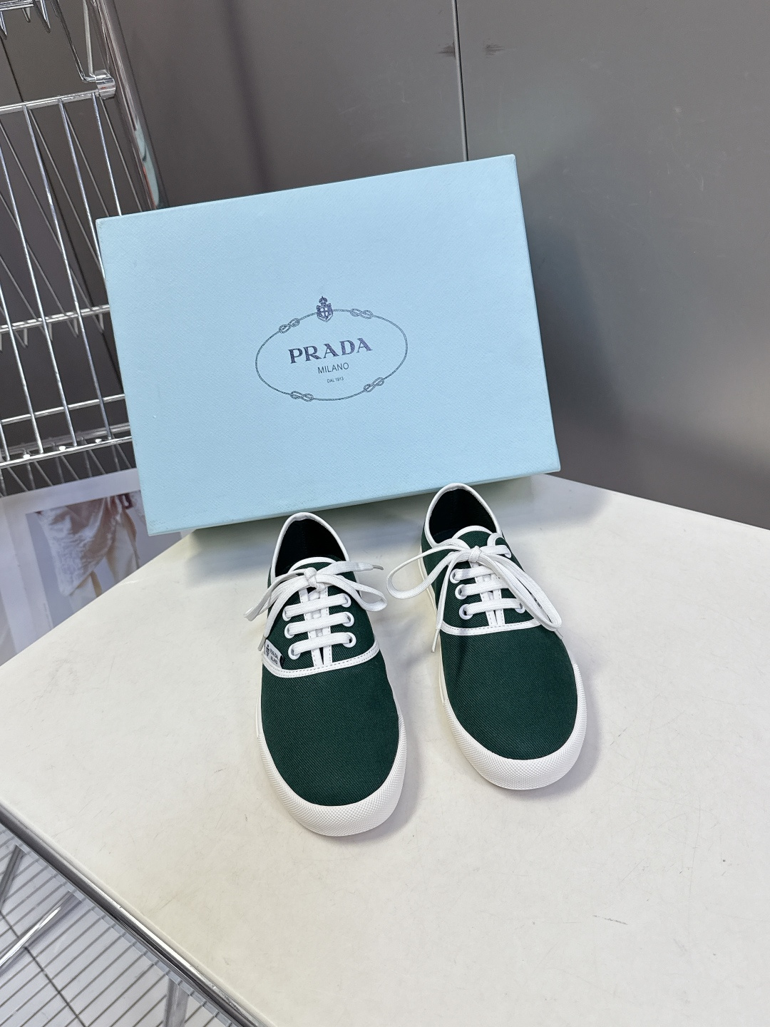 PRADA普拉达2026春夏最新走秀款复古休闲鞋 帆布鞋 超多明星时尚博主种草 走秀款 复古感时髦满满 