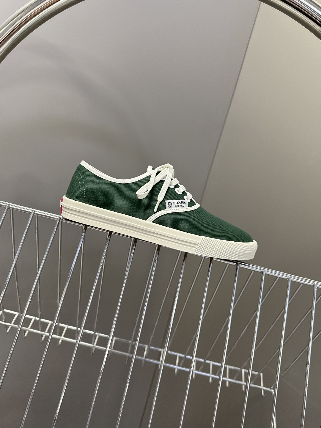PRADA普拉达2026春夏最新走秀款复古休闲鞋 帆布鞋 超多明星时尚博主种草 走秀款 复古感时髦满满 