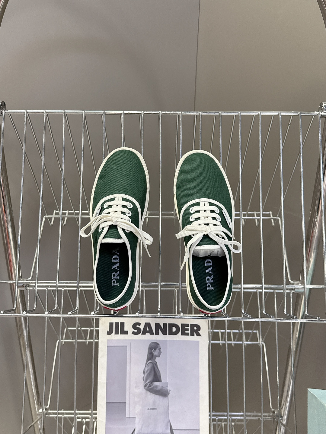 PRADA普拉达2026春夏最新走秀款复古休闲鞋 帆布鞋 超多明星时尚博主种草 走秀款 复古感时髦满满 