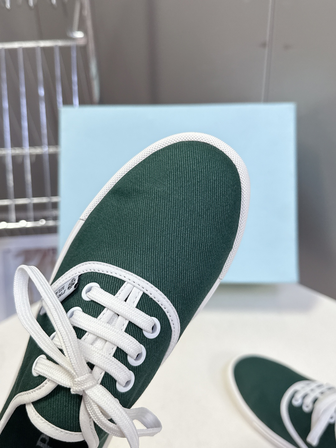 PRADA普拉达2026春夏最新走秀款复古休闲鞋 帆布鞋 超多明星时尚博主种草 走秀款 复古感时髦满满 