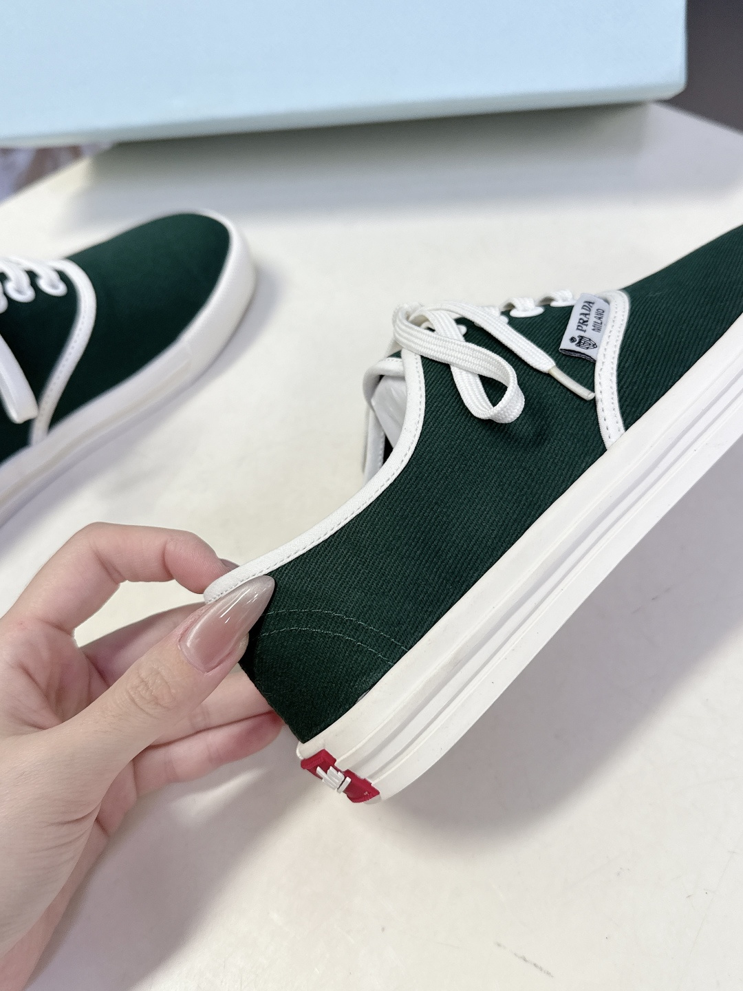 PRADA普拉达2026春夏最新走秀款复古休闲鞋 帆布鞋 超多明星时尚博主种草 走秀款 复古感时髦满满 