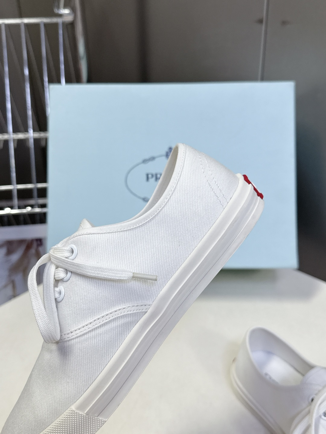 PRADA普拉达2026春夏最新走秀款复古休闲鞋 帆布鞋 超多明星时尚博主种草 走秀款 复古感时髦满满 