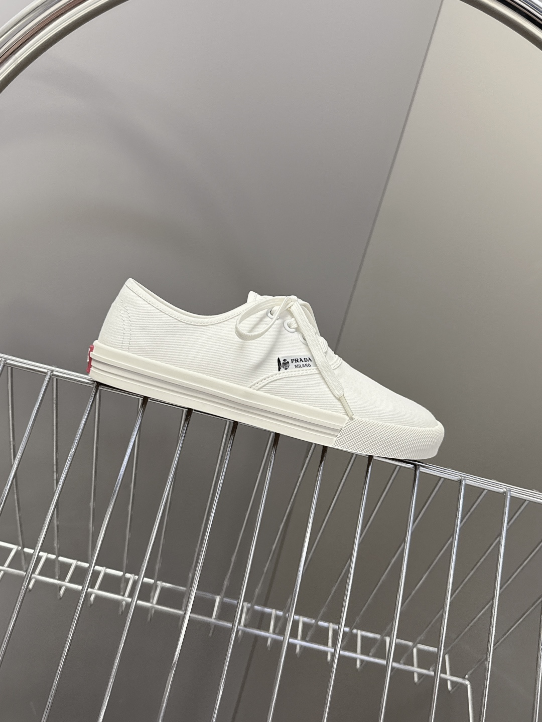 PRADA普拉达2026春夏最新走秀款复古休闲鞋 帆布鞋 超多明星时尚博主种草 走秀款 复古感时髦满满 
