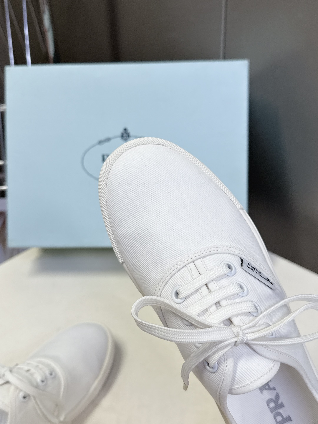 PRADA普拉达2026春夏最新走秀款复古休闲鞋 帆布鞋 超多明星时尚博主种草 走秀款 复古感时髦满满 