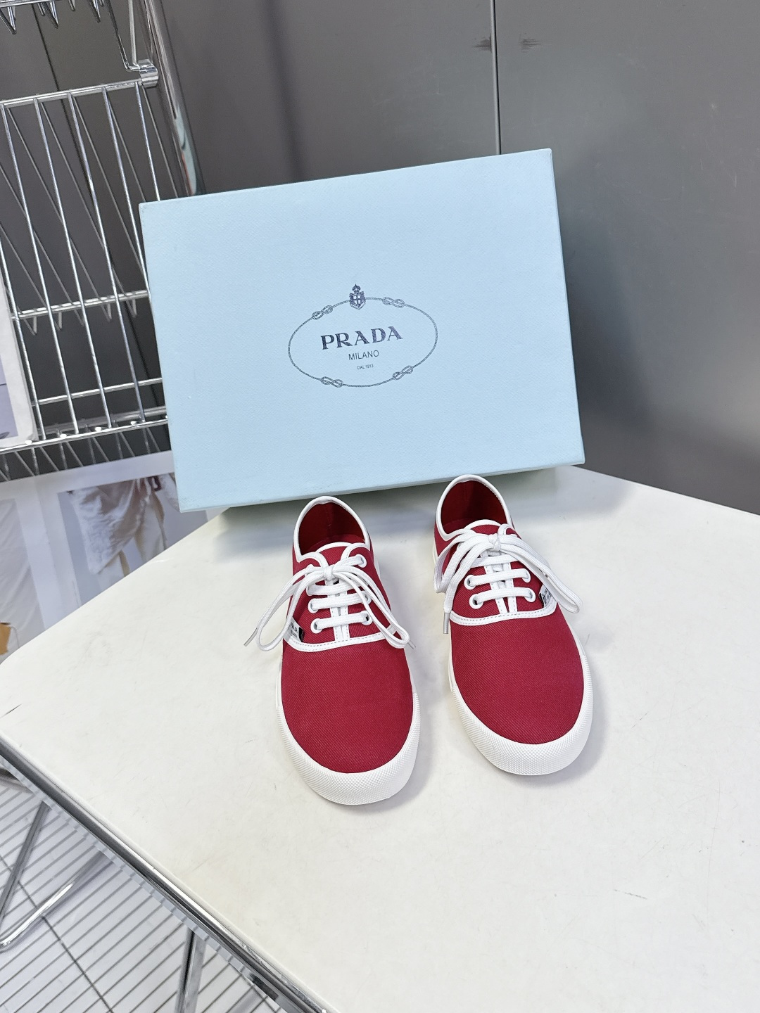PRADA普拉达2026春夏最新走秀款复古休闲鞋 帆布鞋 超多明星时尚博主种草 走秀款 复古感时髦满满 