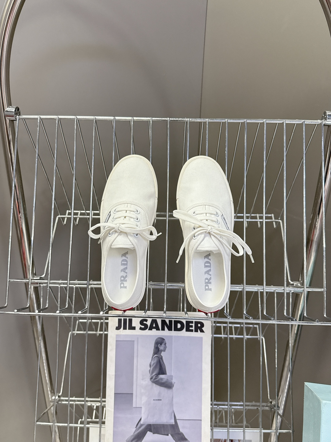 PRADA普拉达2026春夏最新走秀款复古休闲鞋 帆布鞋 超多明星时尚博主种草 走秀款 复古感时髦满满 