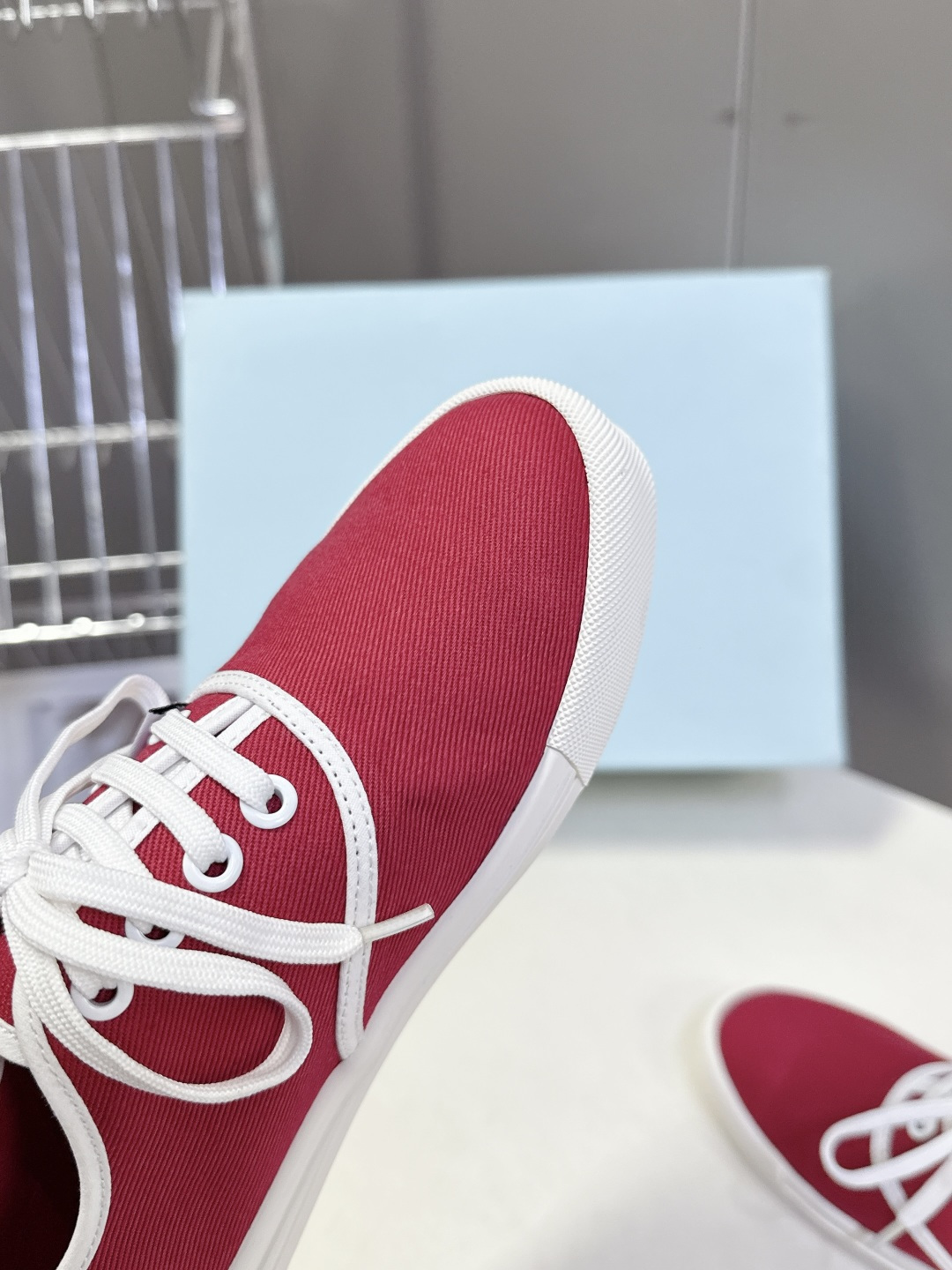 PRADA普拉达2026春夏最新走秀款复古休闲鞋 帆布鞋 超多明星时尚博主种草 走秀款 复古感时髦满满 