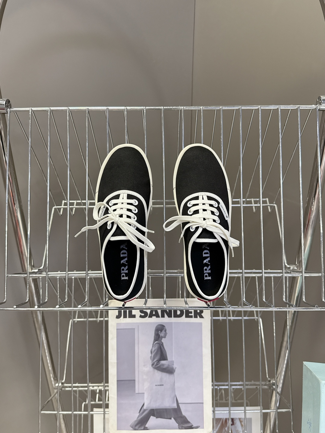 PRADA普拉达2026春夏最新走秀款复古休闲鞋 帆布鞋 超多明星时尚博主种草 走秀款 复古感时髦满满 