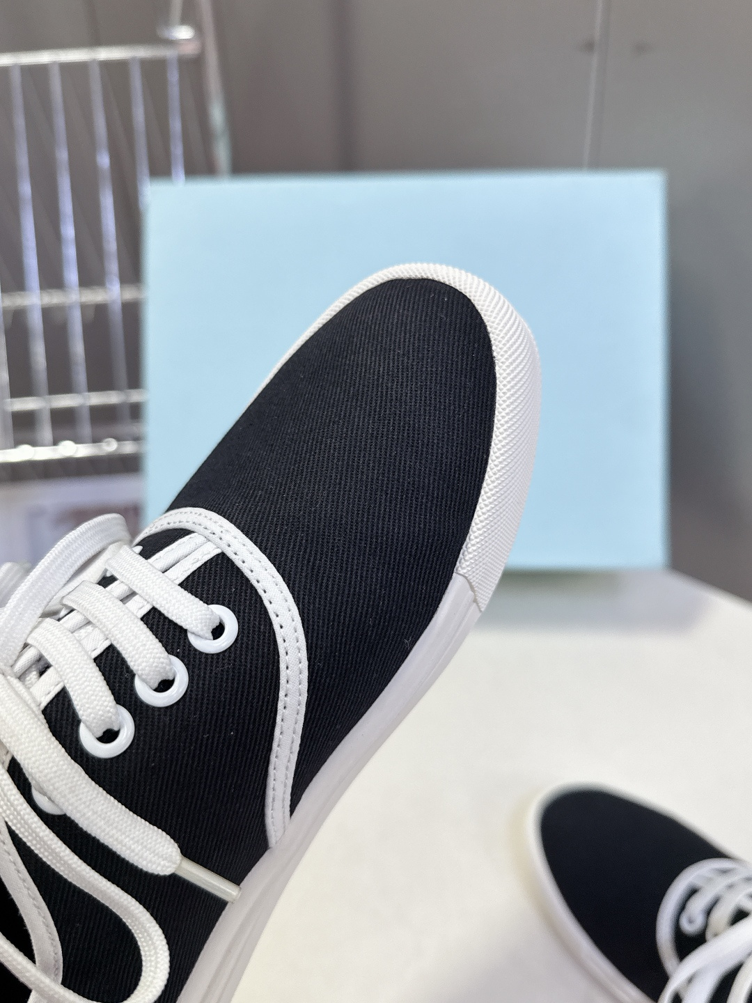 PRADA普拉达2026春夏最新走秀款复古休闲鞋 帆布鞋 超多明星时尚博主种草 走秀款 复古感时髦满满 