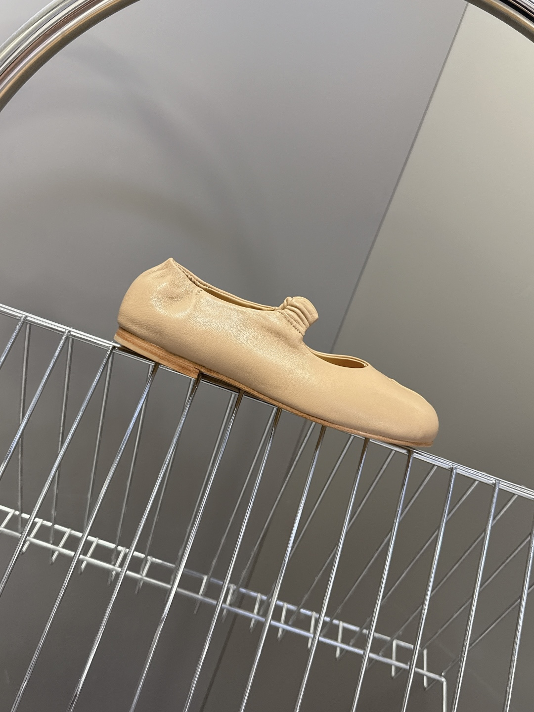 Maison Margiela·MM6马吉拉玛丽珍分趾鞋 芭蕾舞鞋 超多明星网红种草 MM6作为这两年最