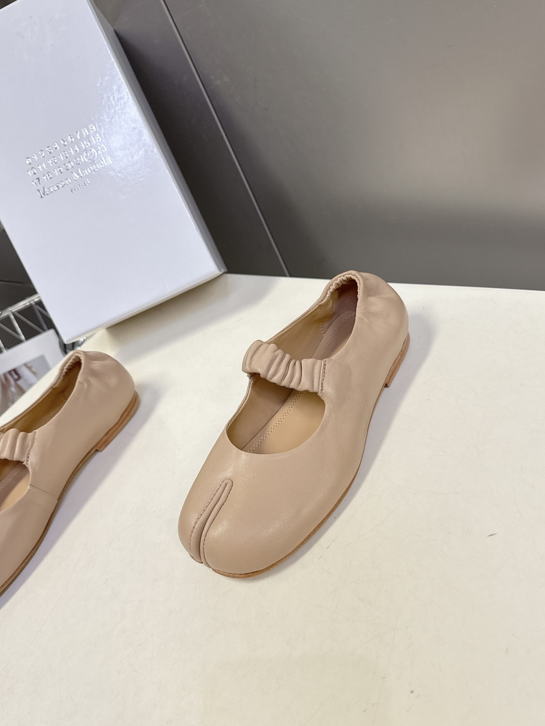 Maison Margiela·MM6马吉拉玛丽珍分趾鞋 芭蕾舞鞋 超多明星网红种草 MM6作为这两年最