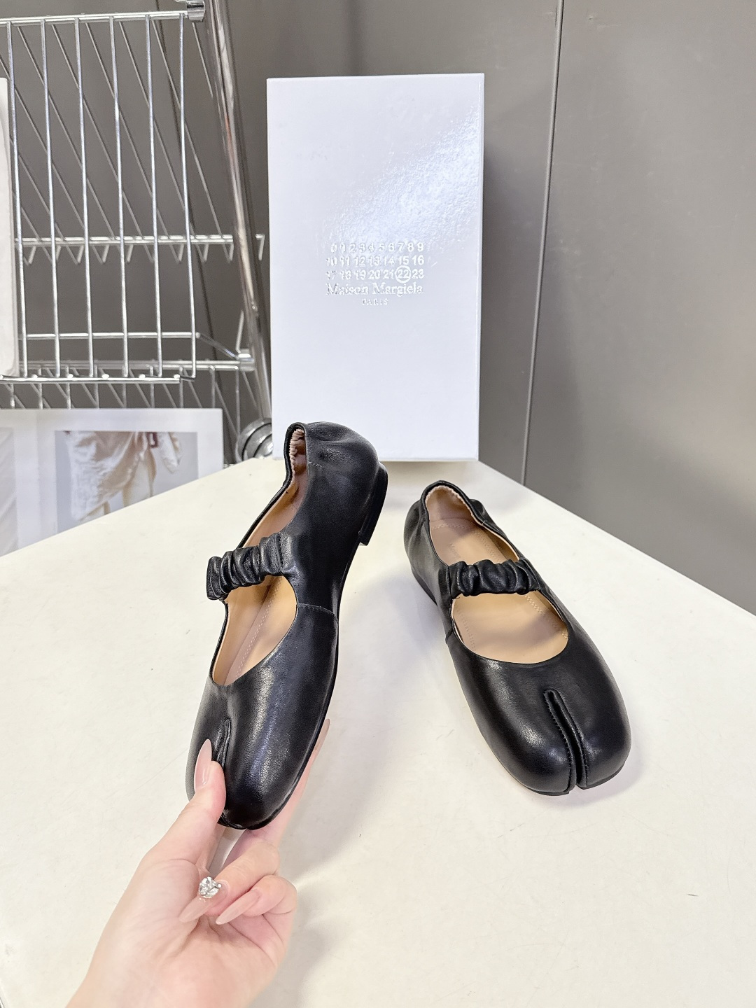 Maison Margiela·MM6马吉拉玛丽珍分趾鞋 芭蕾舞鞋 超多明星网红种草 MM6作为这两年最