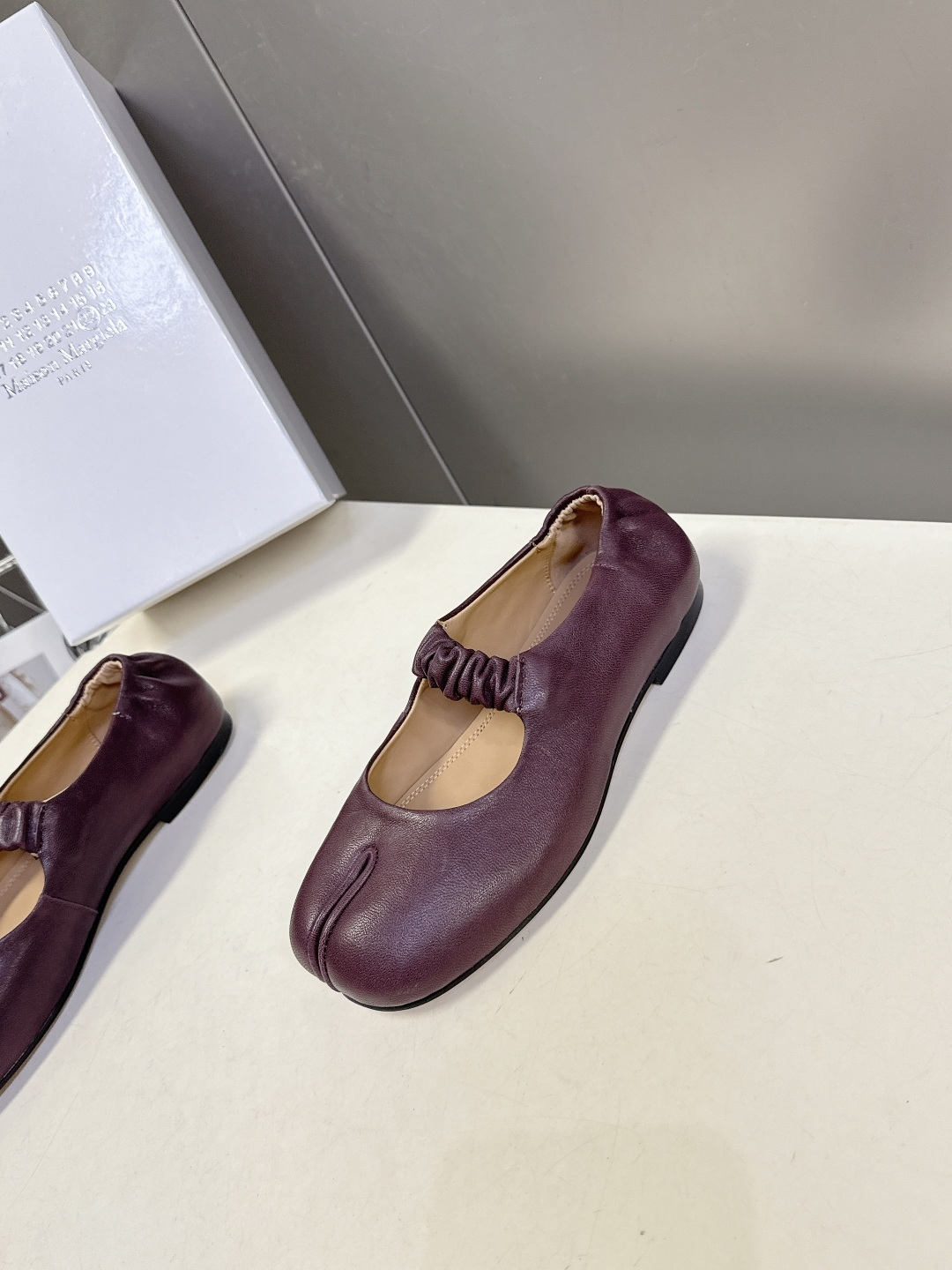 Maison Margiela·MM6马吉拉玛丽珍分趾鞋 芭蕾舞鞋 超多明星网红种草 MM6作为这两年最