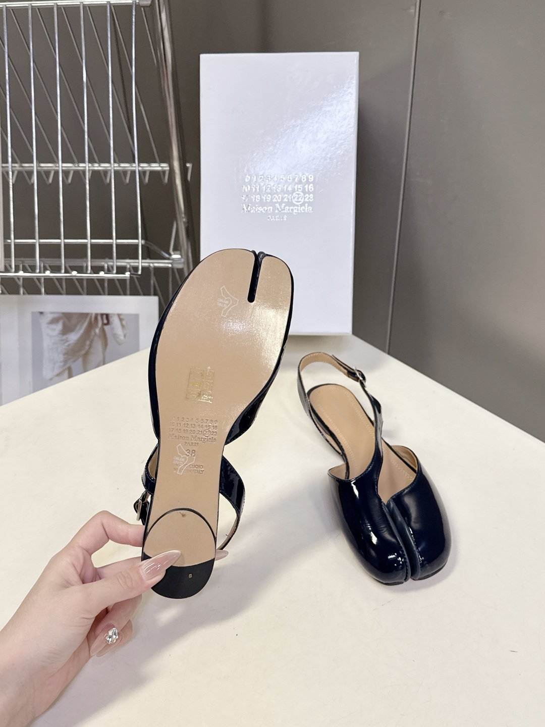 Maison Margiela·MM6马吉拉玛丽珍分趾鞋 超多明星网红种草 MM6作为这两年最受欢迎的鬼