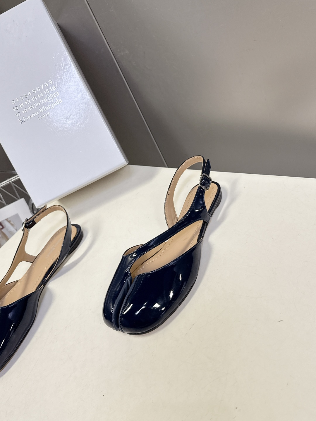 Maison Margiela·MM6马吉拉玛丽珍分趾鞋 超多明星网红种草 MM6作为这两年最受欢迎的鬼