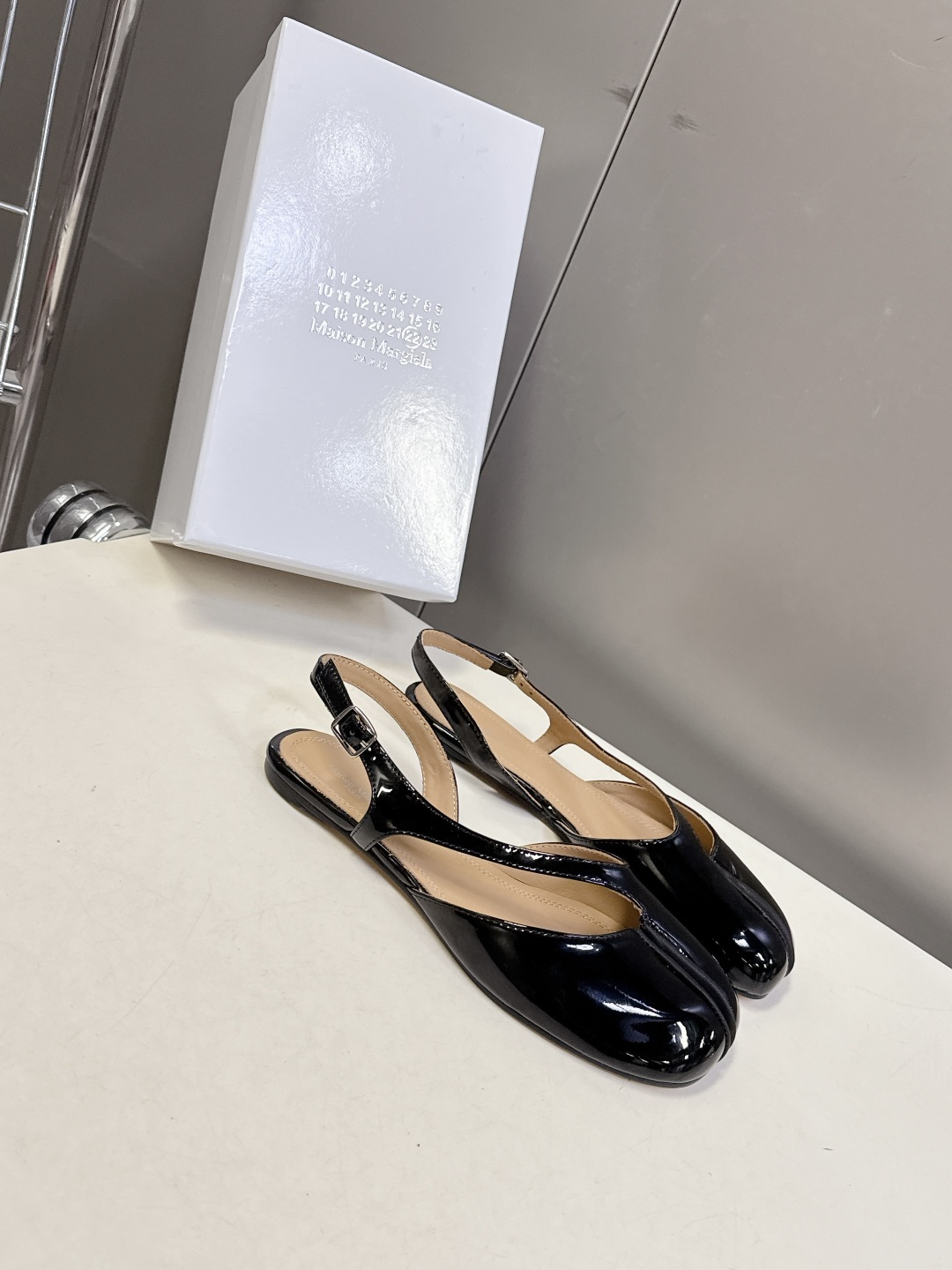 Maison Margiela·MM6马吉拉玛丽珍分趾鞋 超多明星网红种草 MM6作为这两年最受欢迎的鬼