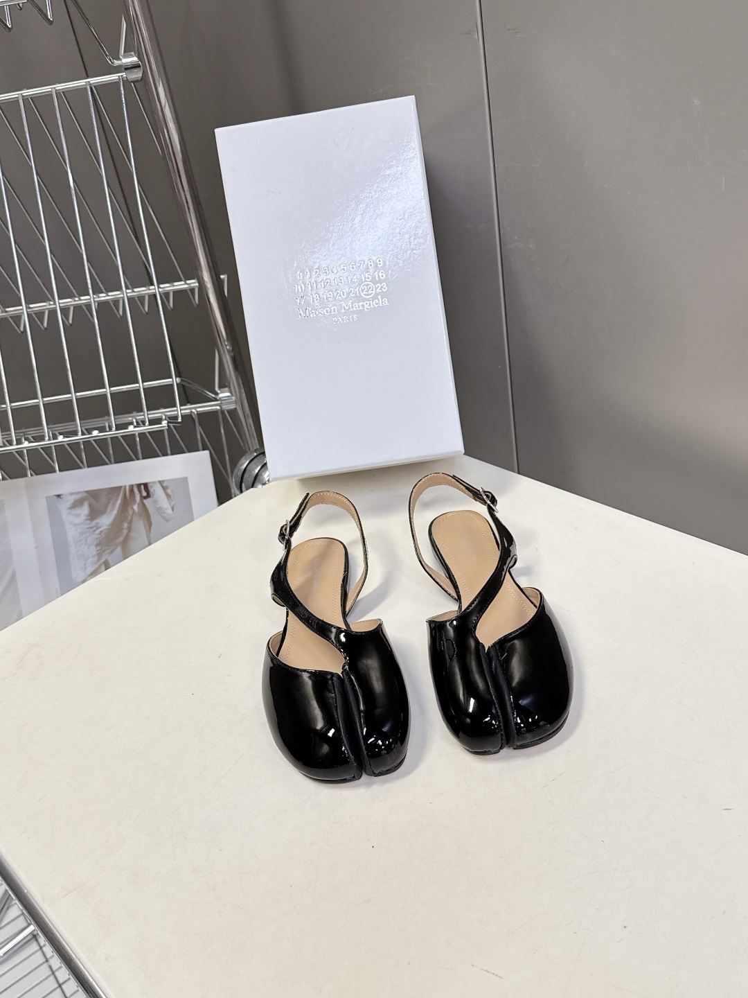 Maison Margiela·MM6马吉拉玛丽珍分趾鞋 超多明星网红种草 MM6作为这两年最受欢迎的鬼