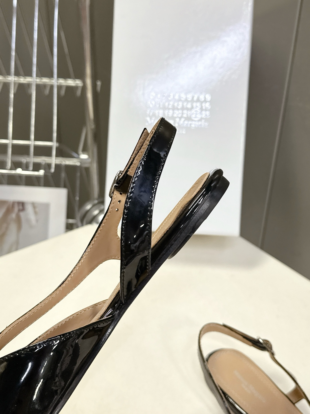 Maison Margiela·MM6马吉拉玛丽珍分趾鞋 超多明星网红种草 MM6作为这两年最受欢迎的鬼