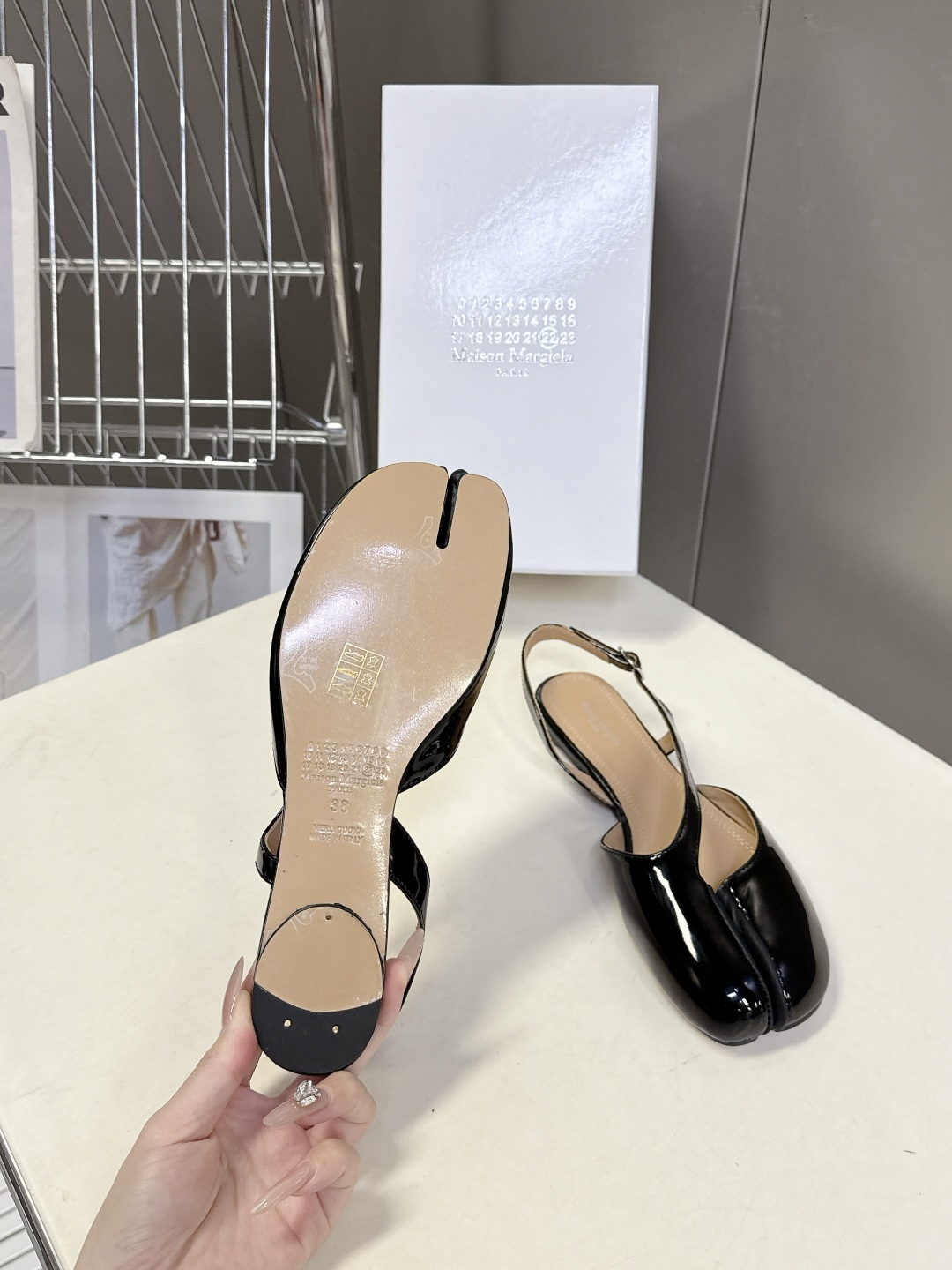 Maison Margiela·MM6马吉拉玛丽珍分趾鞋 超多明星网红种草 MM6作为这两年最受欢迎的鬼