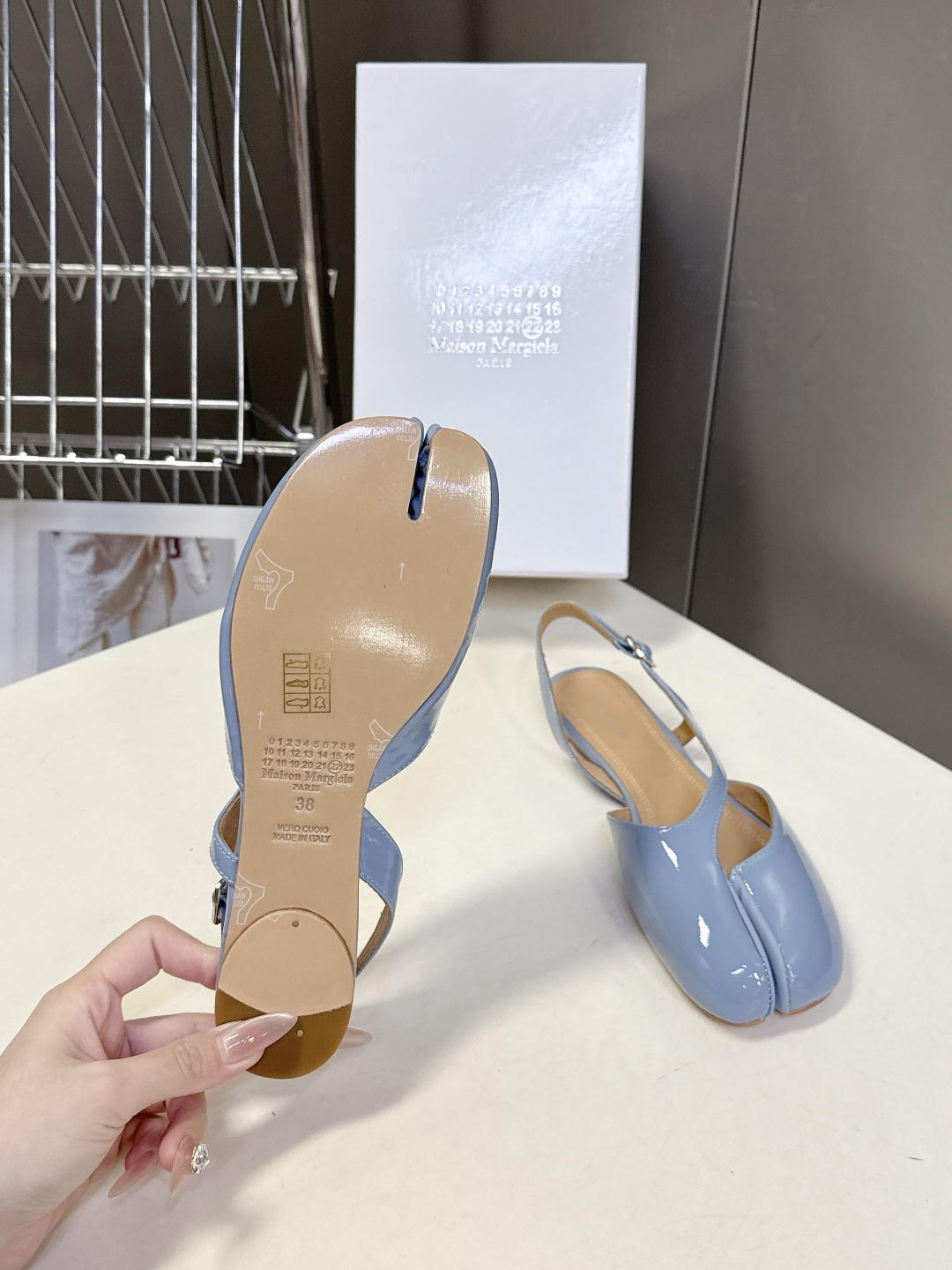 Maison Margiela·MM6马吉拉玛丽珍分趾鞋 超多明星网红种草 MM6作为这两年最受欢迎的鬼