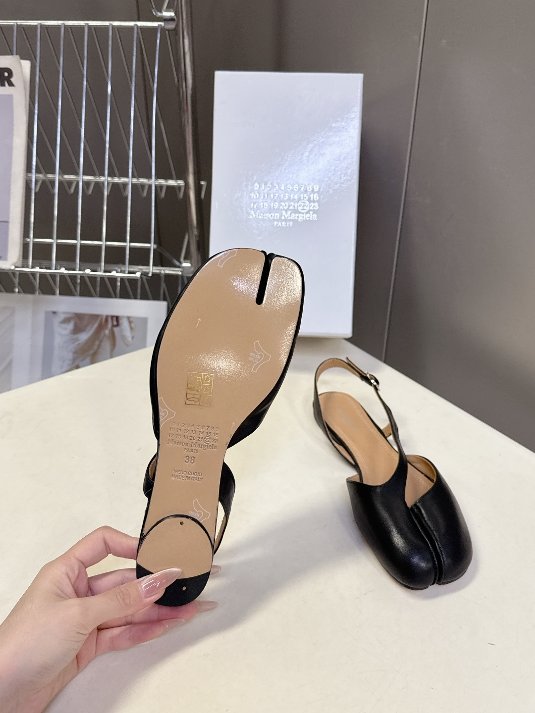 Maison Margiela·MM6马吉拉玛丽珍分趾鞋 超多明星网红种草 MM6作为这两年最受欢迎的鬼