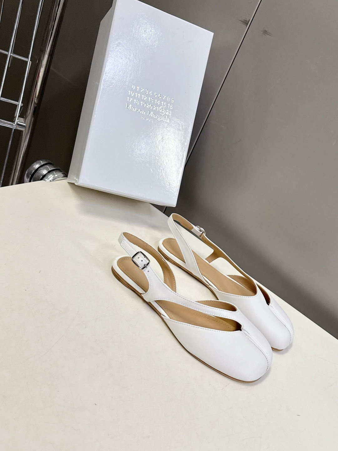 Maison Margiela·MM6马吉拉玛丽珍分趾鞋 超多明星网红种草 MM6作为这两年最受欢迎的鬼