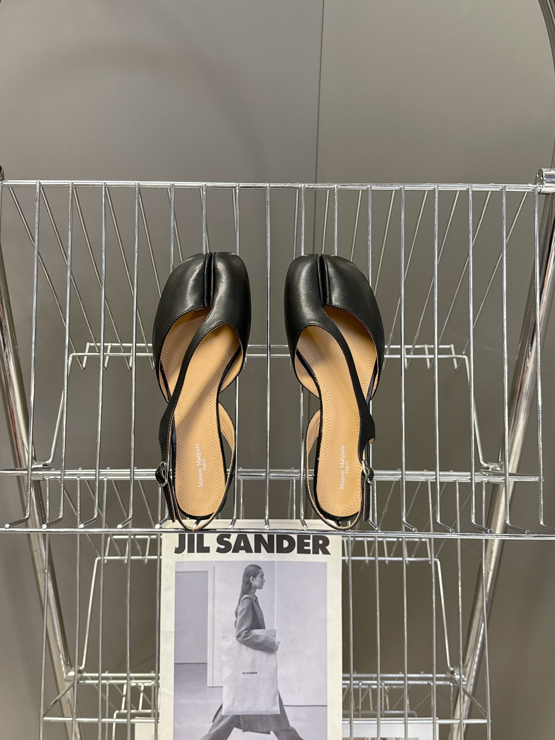 Maison Margiela·MM6马吉拉玛丽珍分趾鞋 超多明星网红种草 MM6作为这两年最受欢迎的鬼