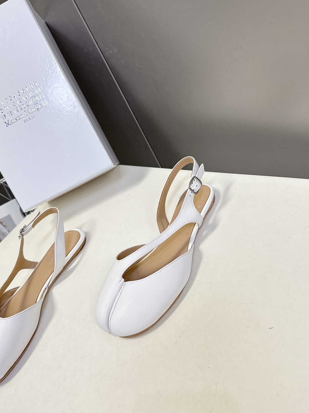 Maison Margiela·MM6马吉拉玛丽珍分趾鞋 超多明星网红种草 MM6作为这两年最受欢迎的鬼