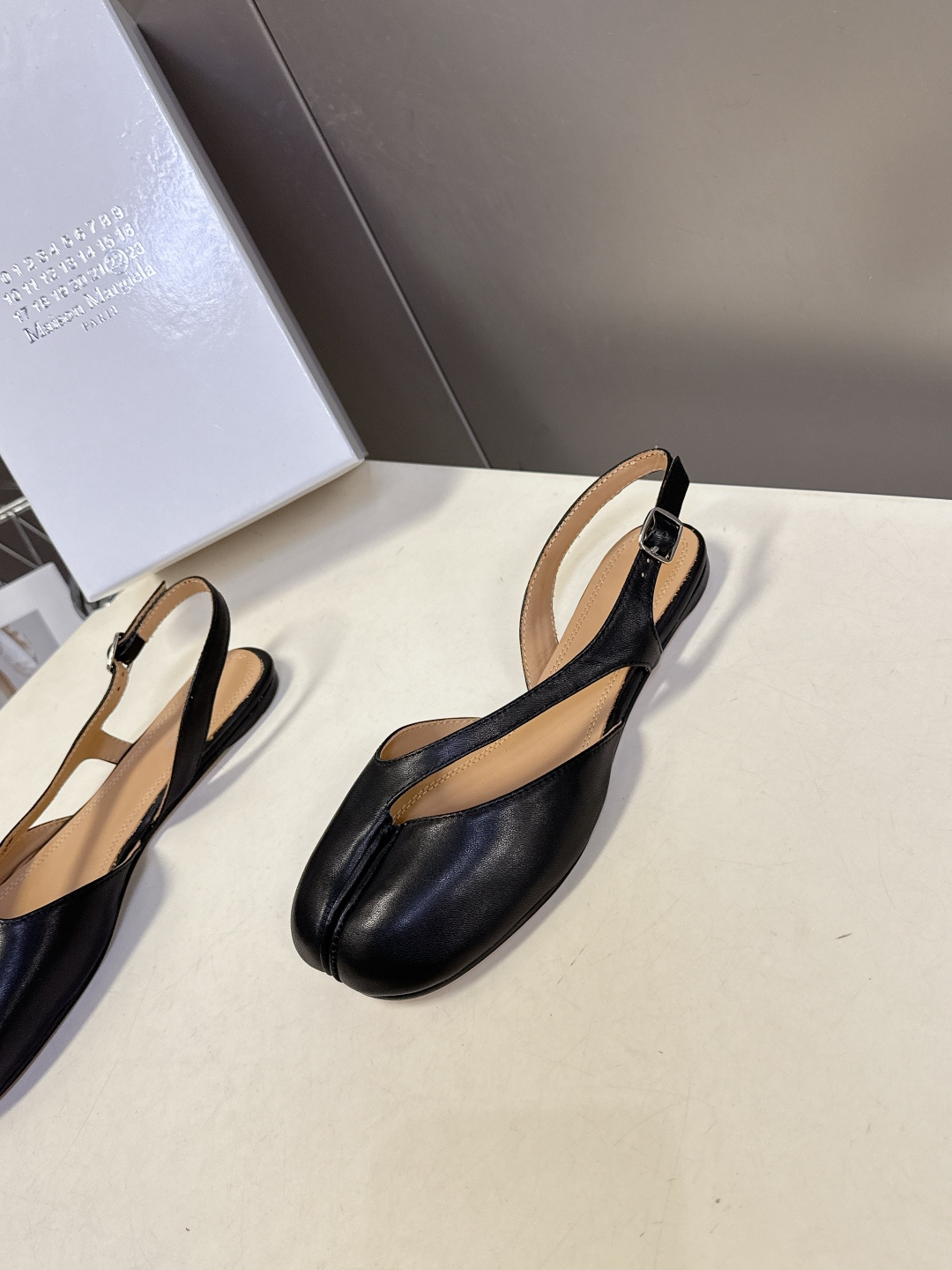 Maison Margiela·MM6马吉拉玛丽珍分趾鞋 超多明星网红种草 MM6作为这两年最受欢迎的鬼